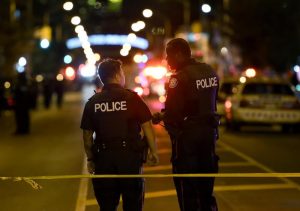 Toronto, sparatoria in strada: due morti e 14 feriti - VIDEO