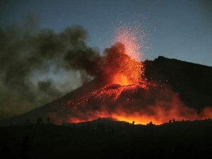 Etna, sciame sismico sotto il vulcano: verso nuova eruzione?