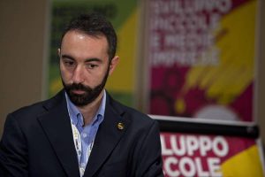 Davide Barillari, consigliere M5S no-vax: "La politica non prende ordini dalla scienza"