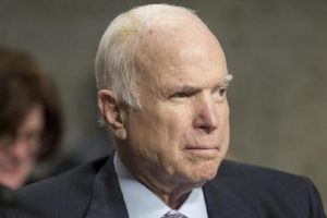 John McCain, morto senatore repubblicano: "Non voglio Trump al mio funerale"