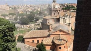 Roma, crolla il tetto della chiesa di San Giuseppe dei Falegnami
