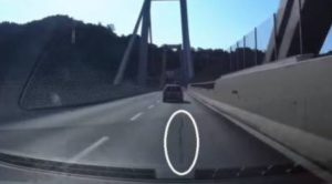 Ponte Morandi, la crepa nell'asfalto 2 giorni prima del crollo - VIDEO