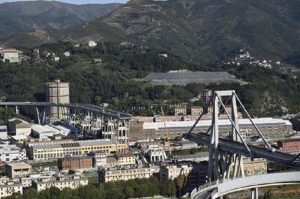 Genova, l'annuncio di Toninelli: "Avviato l'iter per la revoca della concessione a Autostrade" (foto Ansa)