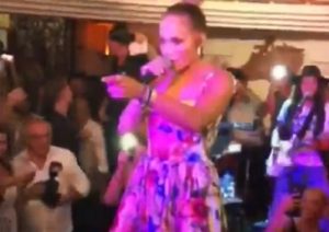 Jennifer Lopez canta a Capri