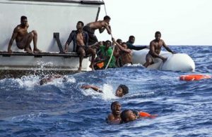 Migranti rifiutano soccorso Ong per sbarcare subito in Italia. Così Salvini non può far nulla
