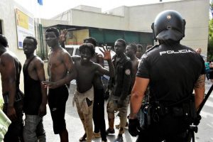 Spagna respinge 116 migranti da Ceuta: rimandati in Marocco in un giorno