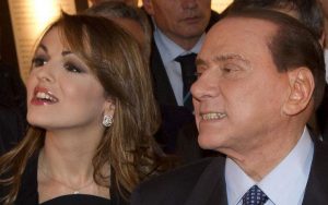 Berlusconi, ladri in fuga entrano nel giardino della villa di Francesca Pascale