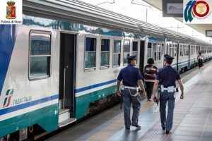 Milano Certosa: marocchino minaccia e rapina passeggero sul treno. E' la quarta volta