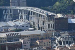 Genova, il viceministro alle Infrastrutture: "Tutto il Ponte Morandi sarà demolito" (foto Ansa)