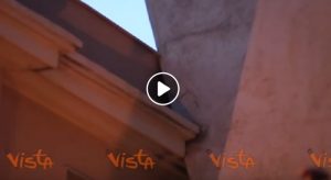 Genova, pilastri del ponte Morandi poggia sulle case di via Fillak VIDEO