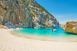 La Germania ordina ai suoi turisti: "Non rubate la sabbia della Sardegna"