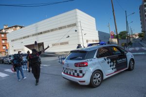 Spagna, uomo armato grida "Allah Akbar" in una stazione di polizia: ucciso