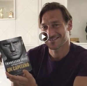 Francesco Totti svela copertina suo libro con questo VIDEO