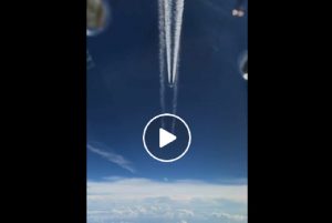 Gli aerei di linea sembrano scontrarsi, il video incredibile girato dal pilota