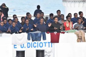 "Cercano migranti Diciotti", 17 prelevati a Roma