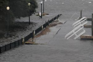 Uragano Florence si abbatte sul North Carolina: almeno 4 morti, 460mila case senza luce 02