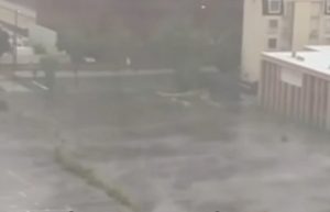 Jebi, il tifone che ha travolto il Giappone facendo decine di vittime: vento a 200 km orari, bombe d'acqua... VIDEO