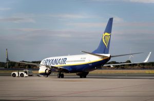 Ryanair nel mirino dell'Antitrust per il bagaglio a mano a pagamento