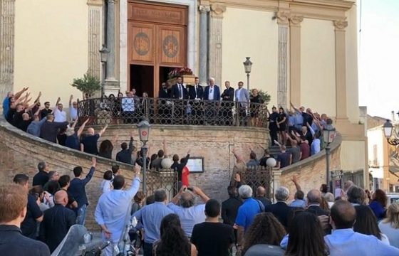 Catanzaro: tutti a fare il saluto fascista al funerale di Nando Giardini, tra i fondatori Msi FOTO