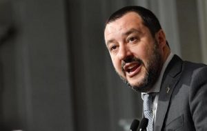 "Masturbarsi in pubblico sia di nuovo reato": l'ultima crociata di Salvini