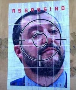 Il volto di Salvini nel mirino