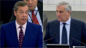 Tajani fissa Farage per 20 secondi e lo zittisce: "Il riso abbonda sulla bocca degli stolti" VIDEO