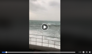 Onda colpisce autobus a Portofino: passeggeri terrorizzati dall'accaduto IL VIDEO