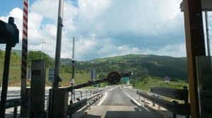 Toninelli: "Alcuni piloni dei viadotti della A24 in condizioni allarmanti" (foto Ansa)