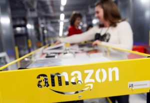 Amazon aumenta il salario minimo dei dipendenti a 15 dollari l'ora
