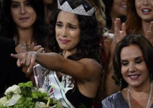 Carlotta Maiorana, nuove foto senza veli di Miss Italia: titolo di nuovo a rischio?
