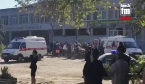 Strage di studenti, terrore anti-Putin. Commando attacca università in Crimea (foto Ansa)