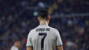 Cristiano Ronaldo, la sessuologa la spara in tribuna: "Potrebbe suicidarsi" (foto Ansa)