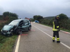 Arzachena (Sassari), auto fuori strada per la pioggia: muore a 18 anni
