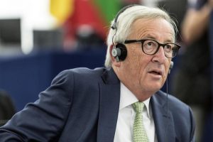 Manovra, Juncker: "Se dicessimo sì a Italia, altri Paesi ci coprirebbero di insulti"