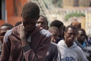 Ronda razzista a Brindisi: migranti colpiti con mazze da baseball, uno è grave