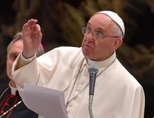 Papa Francesco: "Aborto è come far fuori uno. Come affittare un sicario"