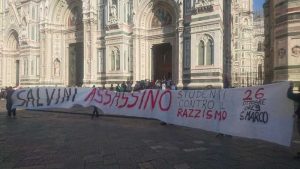 "Salvini assassino", per lo striscione denunciati tre studenti di Firenze