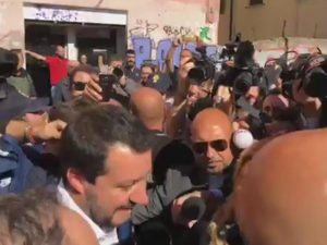 Desiree. Salvini a San Lorenzo: "Vattene, sciacallo" e il ministro rinuncia a visitare lo stabile dove è morta