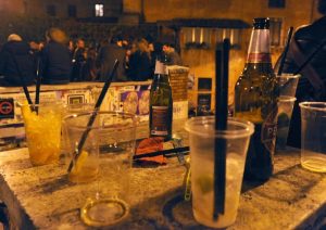 Monsano (Ancona), 17enne ubriaco dopo la discoteca stramazza al suolo: overdose di cocktail