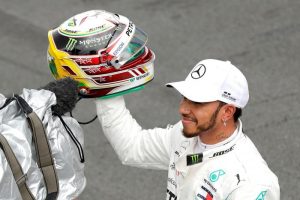Formula 1, Hamilton trionfa in Brasile: Mercedes vince anche Mondiale costruttori