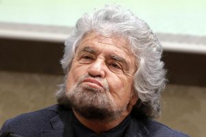 Sacchetti bio: Beppe Grillo loda l'azienda modello, fino a ieri era quella dell'amica di Renzi