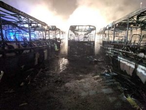 Ciriè (Torino), 7 bus bruciati. Senza fissa dimora confessa: "Non mi facevano salire senza biglietto"