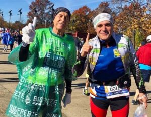 Gianni Morandi, a 73 anni, conclude la maratona di New York: "Ce l'ho fatta!". Ma come s'è combinato?