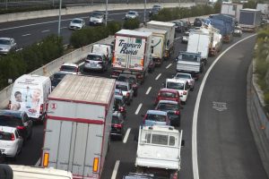 Roma, scontro tra auto sul Gra: code e traffico tra Pontina e Casilina