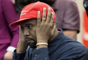Kanye West, sparatoria a Beverly Hills contro la villa in cui girava il video con Tekashi 6ix9ine