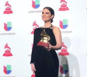 Laura Pausini trionfa ai Latin Grammy Award: prima italiana a vincere il Best Traditional Pop Vocal Album