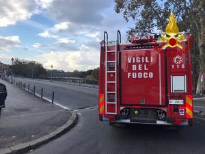 Roma: Ponte Palatino chiuso il 9 novembre a tir e mezzi pesanti. Si è staccata una fascia di ferro