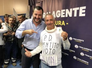 Matteo Salvini, selfie in Sardegna col Pd-pentito: 2 anni fa aveva votato M5s