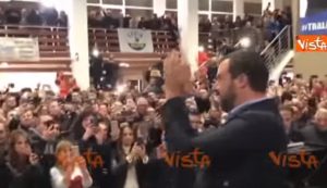Nuoro, arriva Matteo Salvini e parte il coro: "C'è solo un capitano..." VIDEO