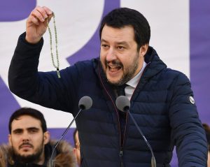 Decreto Sicurezza, la paura del nero fa 90, Salvini fa il pieno di consensi, poi...